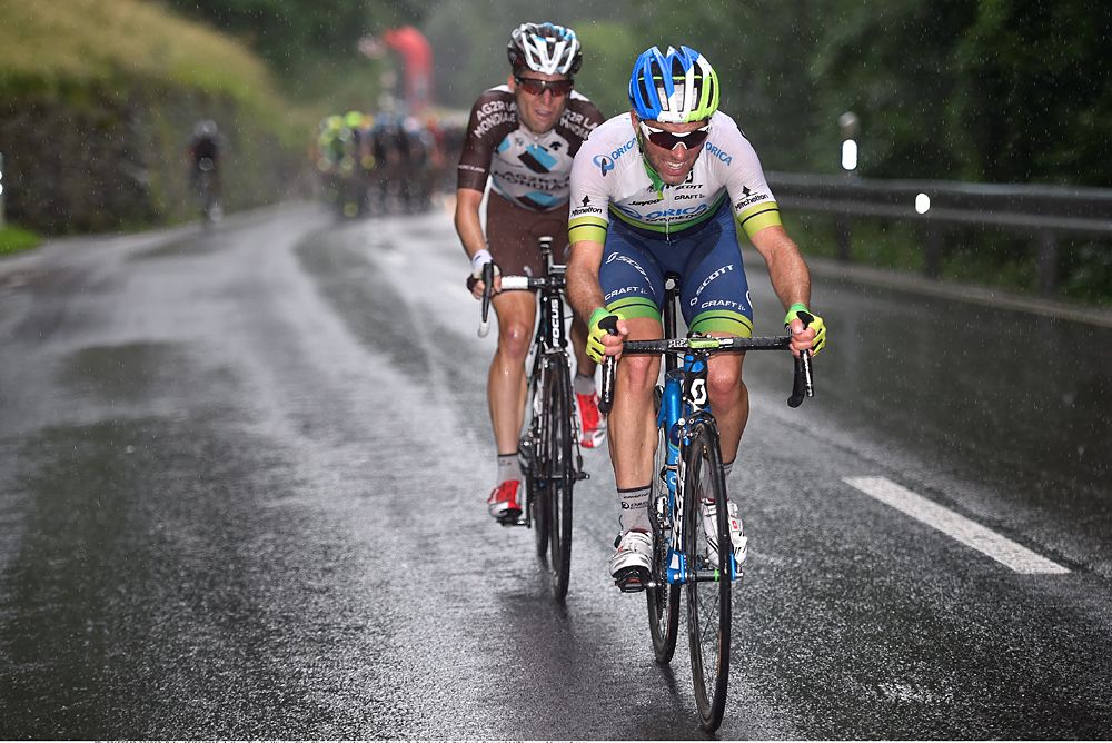 Michael Albasini (Orica-GreenEdge) attacks with Jan Bakelants (AG2R)