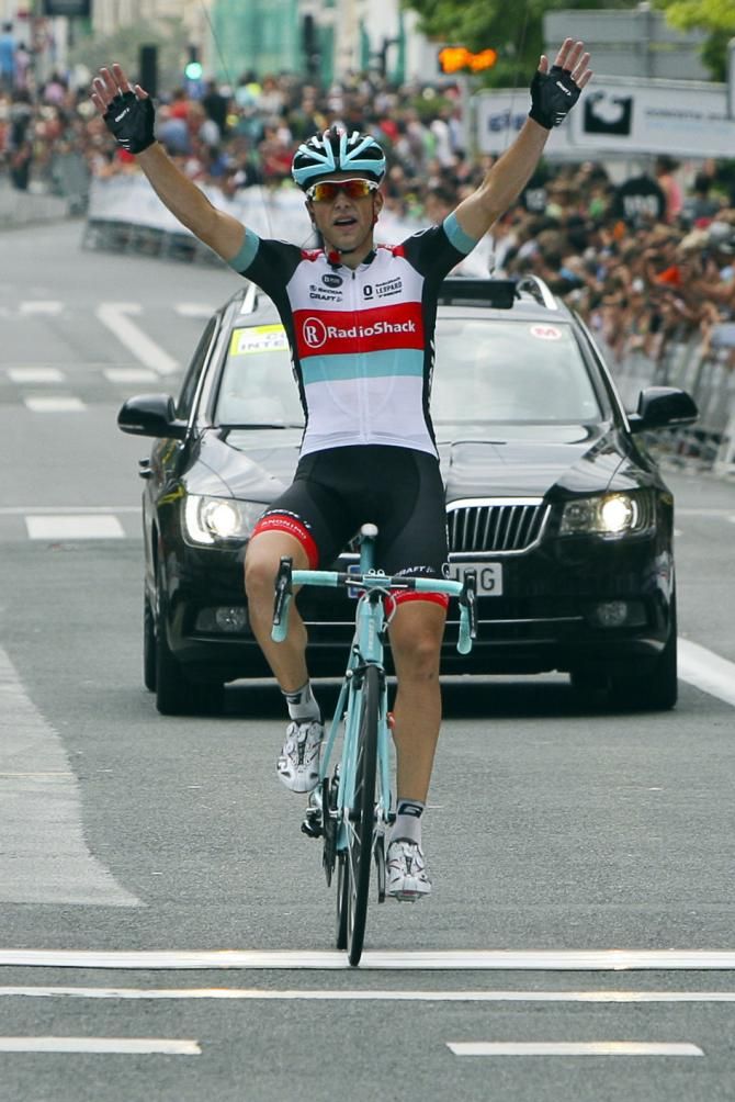 Tony Gallopin throws his arms up in celebration after winning Cl&aacute;sica San Sebasti&aacute;n