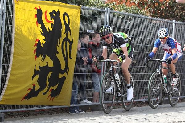 On the penultimate climb, Patterberg, Judith Arndt (GreenEdge-AIS) and Kristin Armstrong (United States) at 2012 Tour of Flanders