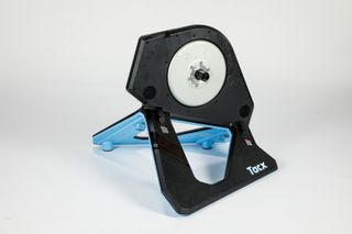 Tacx neo 2t turbo trainer side on