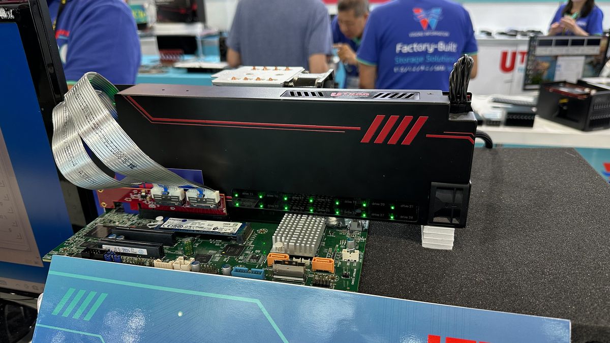 Ultran's $3,000 add-in card holds 28 M.2 SSDs and delivers 109 GB/s — 400-Watt card houses up to 224TB of storage