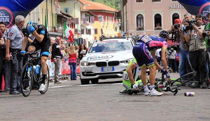 There was a minor spill in the neutral roll-out between Nicola Boem (Bardiani - CSF) and Manuele Mori (Lampre - Merida)