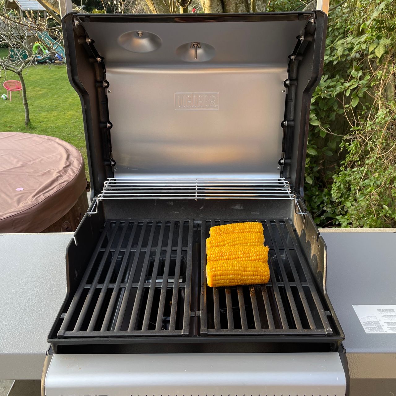 cooking corn on the cob on the weber spirit e310 gas bbq
