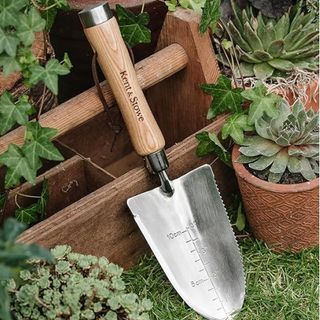 Amazon hand trowel