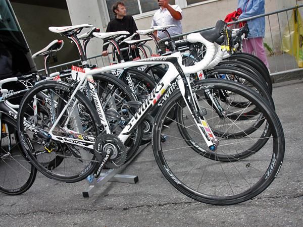 Specialized says Alberto Contador (Saxo Bank-Sungard) hasn't had enough testing time on the new Tarmac SL4 to be comfortable on it for the Tour de France so instead he's using his pair of custom painted S-Works Tarmac SL3 machines instead.