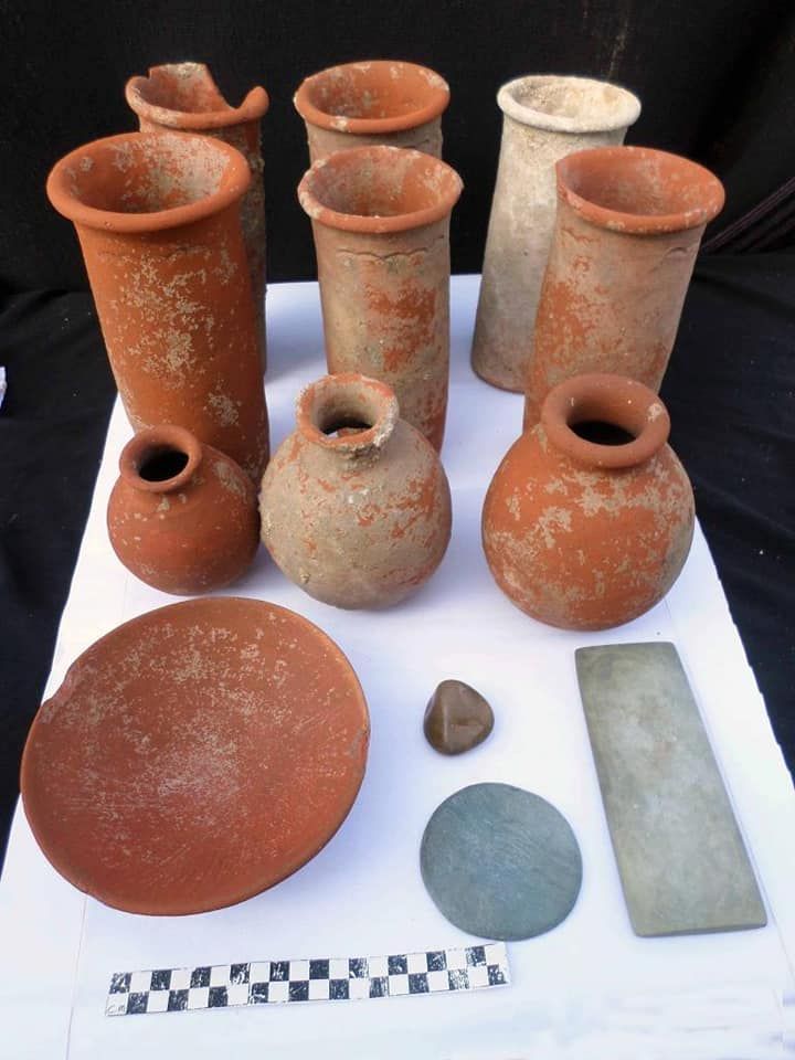 A number of the grave goods were cylindrical and round vessels.