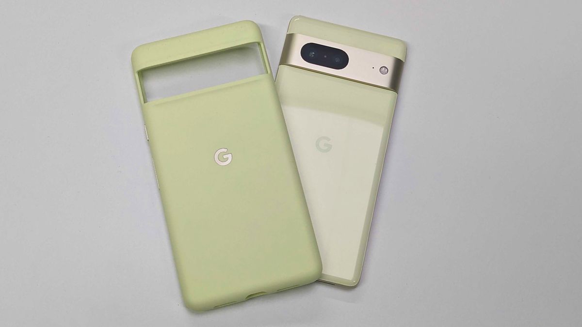 Google Pixel 7 review with case