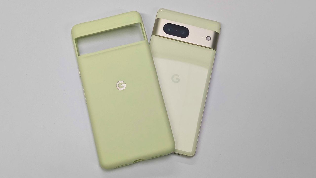Google Pixel 7 review with case