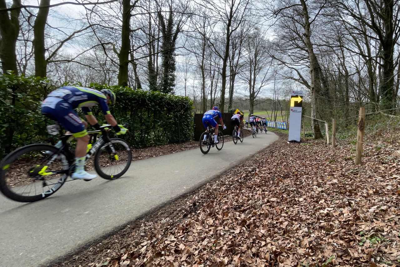 Safe Cycling Race's warning signs in action