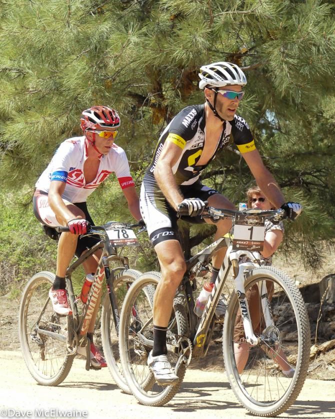 Geoff Kabush (Scott 3Rox Racing) leading Wells up "The Overlook"