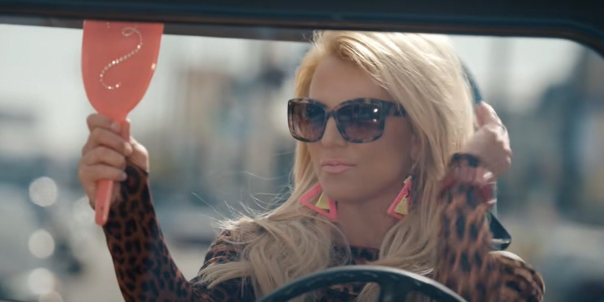 screenshot britney spears pretty girls music video