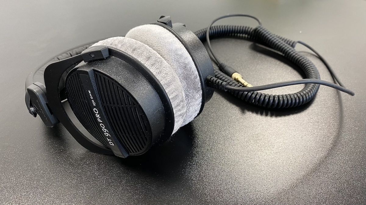Beyerdynamic DT 990 Pro 250 Ohm Open-Back Over-Ear Monitoring Headphones