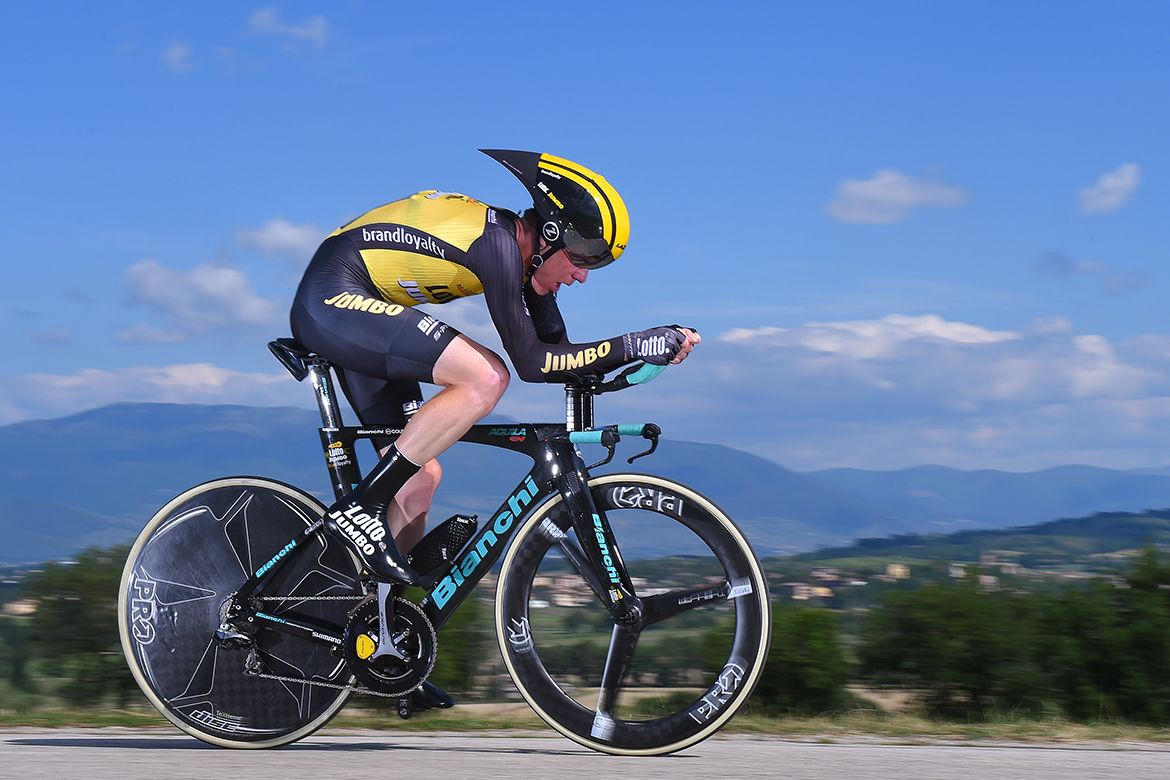Steven Kruijswijk racing the Giro d'Italia's 10th stage