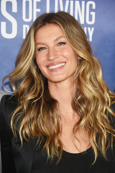 Hair, Blond, Hairstyle, Face, Long hair, Eyebrow, Layered hair, Brown hair, Hair coloring, Surfer hair,