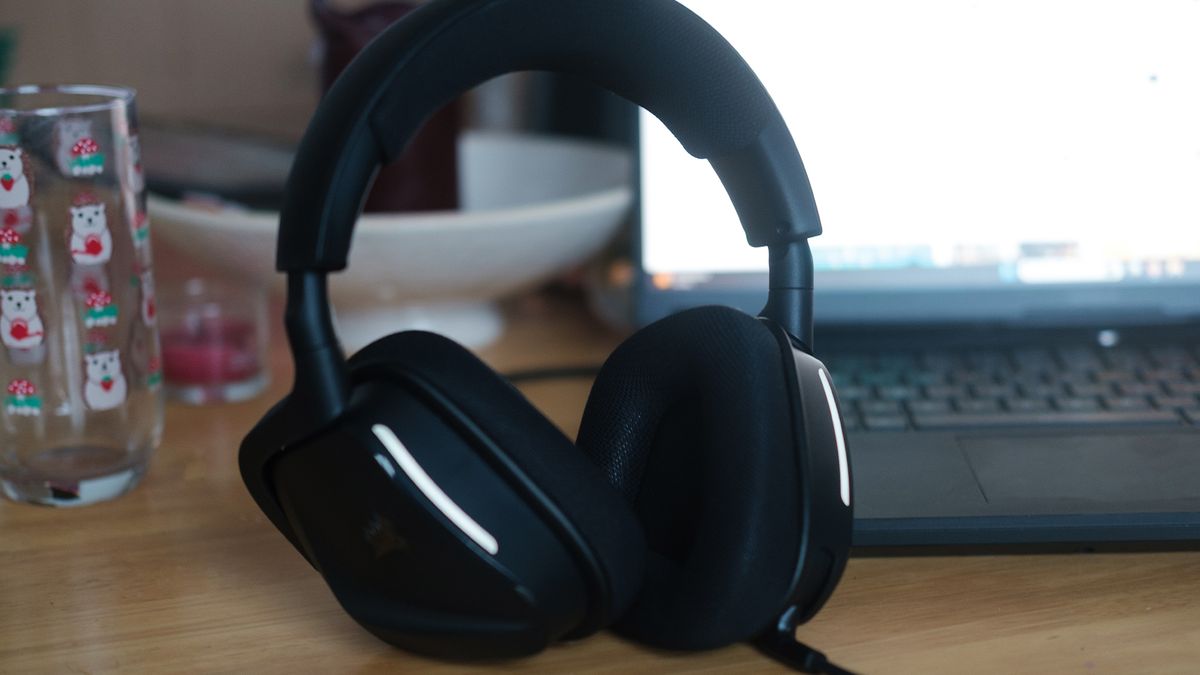A Corsair Void Wireless V2 gaming headset on a desk and connected to a gaming laptop.