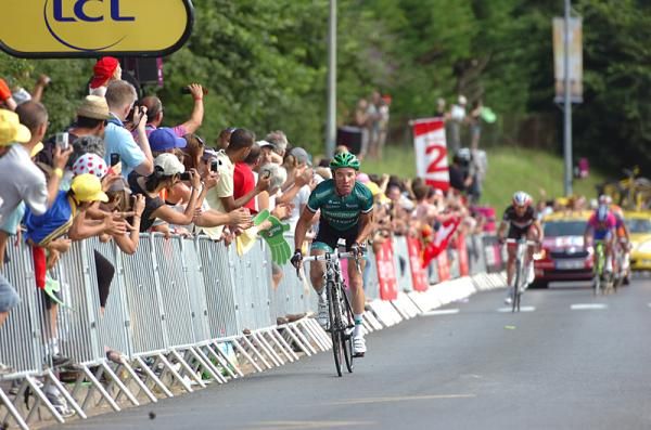 Voeckler distances his breakaway companions in the closing kilometer
