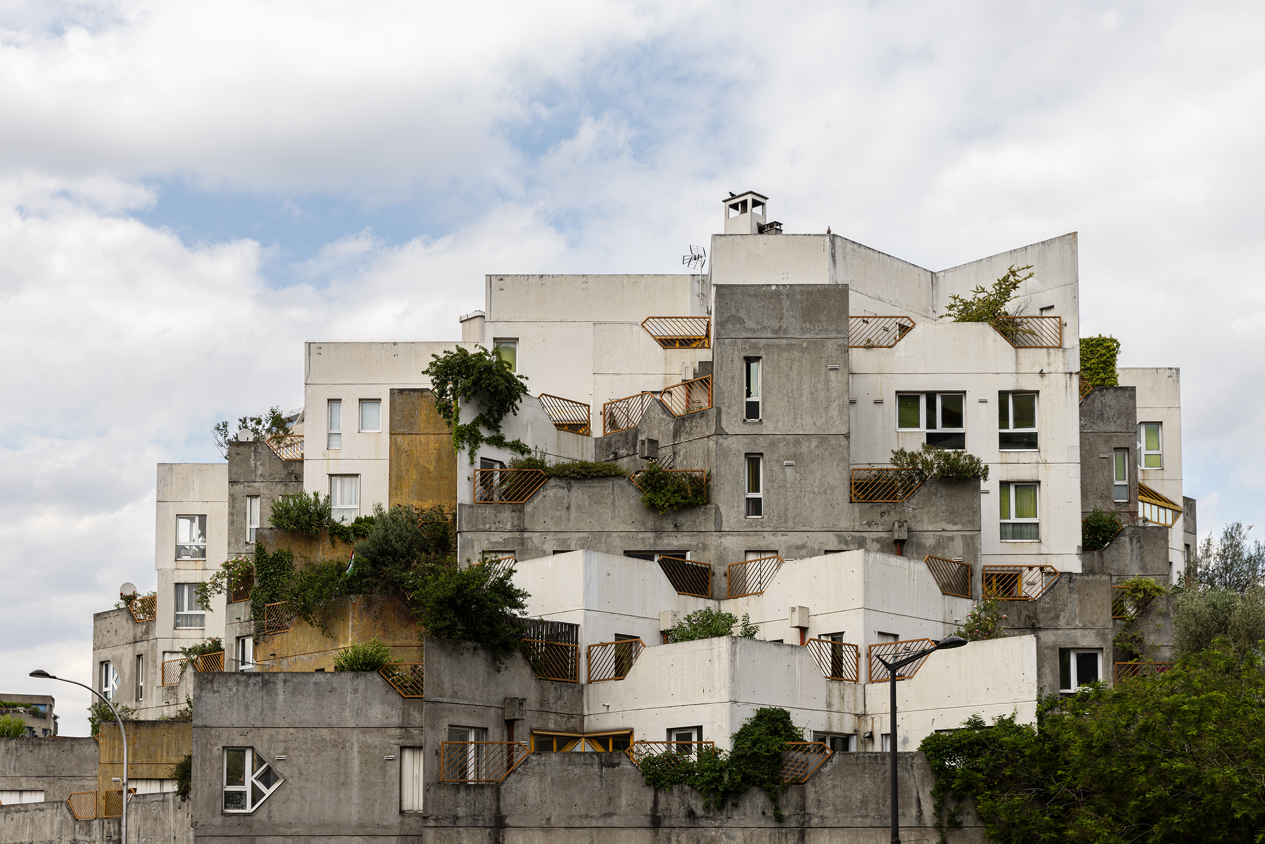Marat building, &Eacute;toiles d&rsquo;Ivry, Ivry-sur-Seine, its brutalist duplex for sale