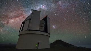 VISTA scans the sky above Chile's Atacama desert.