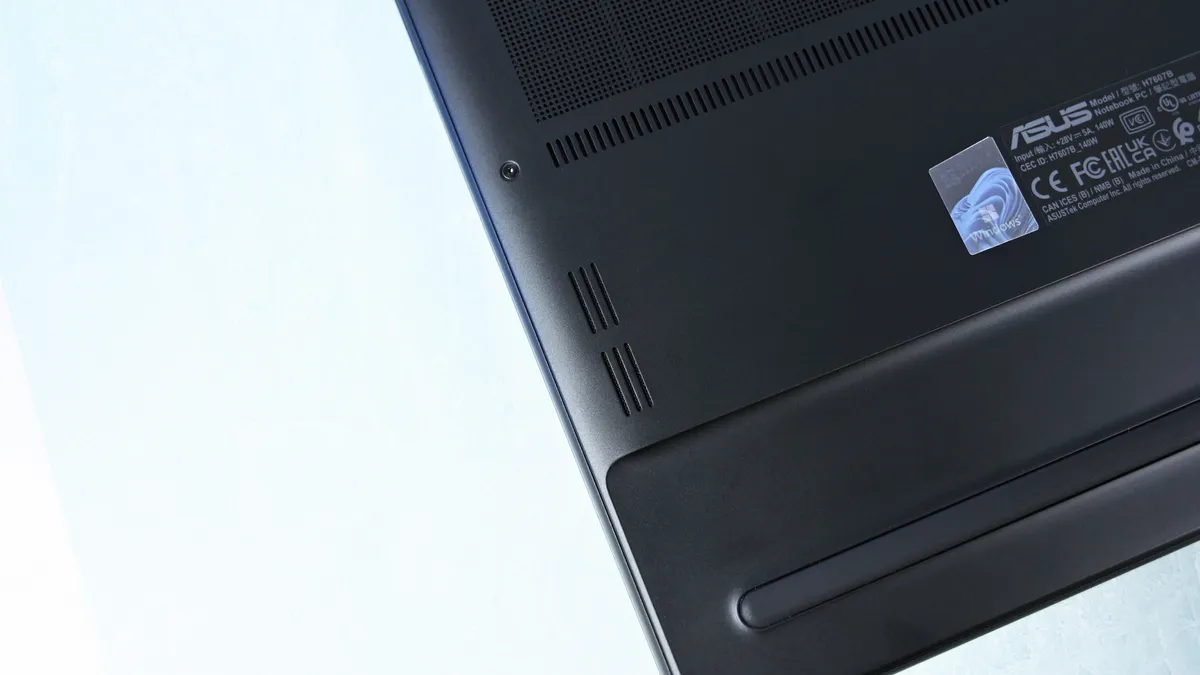 Динамики на нижней панели ASUS ProArt P16