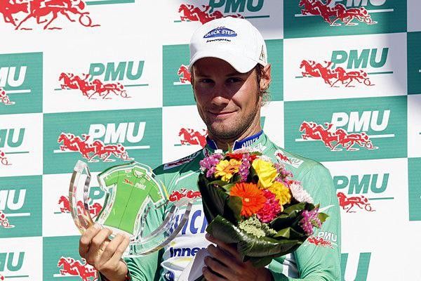 Boonen enjoys the podium and the gifts.