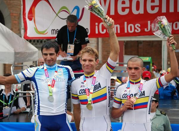 The elite men's podium (l-r): Matias Medici, Santiago Botero and Fabio Duarte.