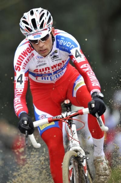 Sven Vanthourenhout (Sunweb-Revor) races in second