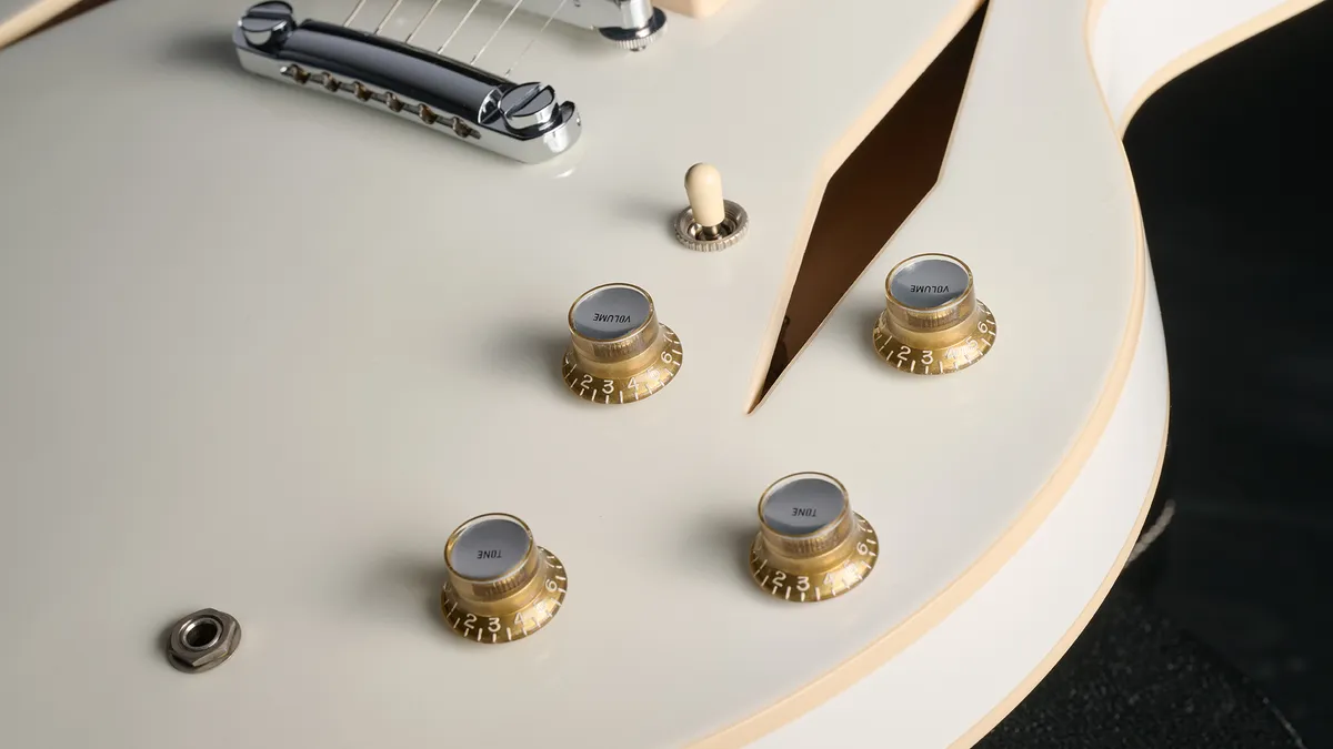 "White Limo" Dave Grohl DG-335: prezzo da capogiro e soli 50 esemplari per la signature Gibson più richiesta