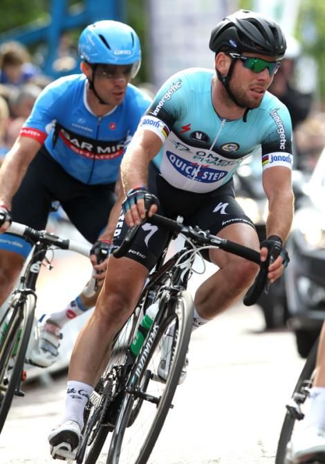 Cavendish leads David Millar (Garmin-Sharp) in the breakaway