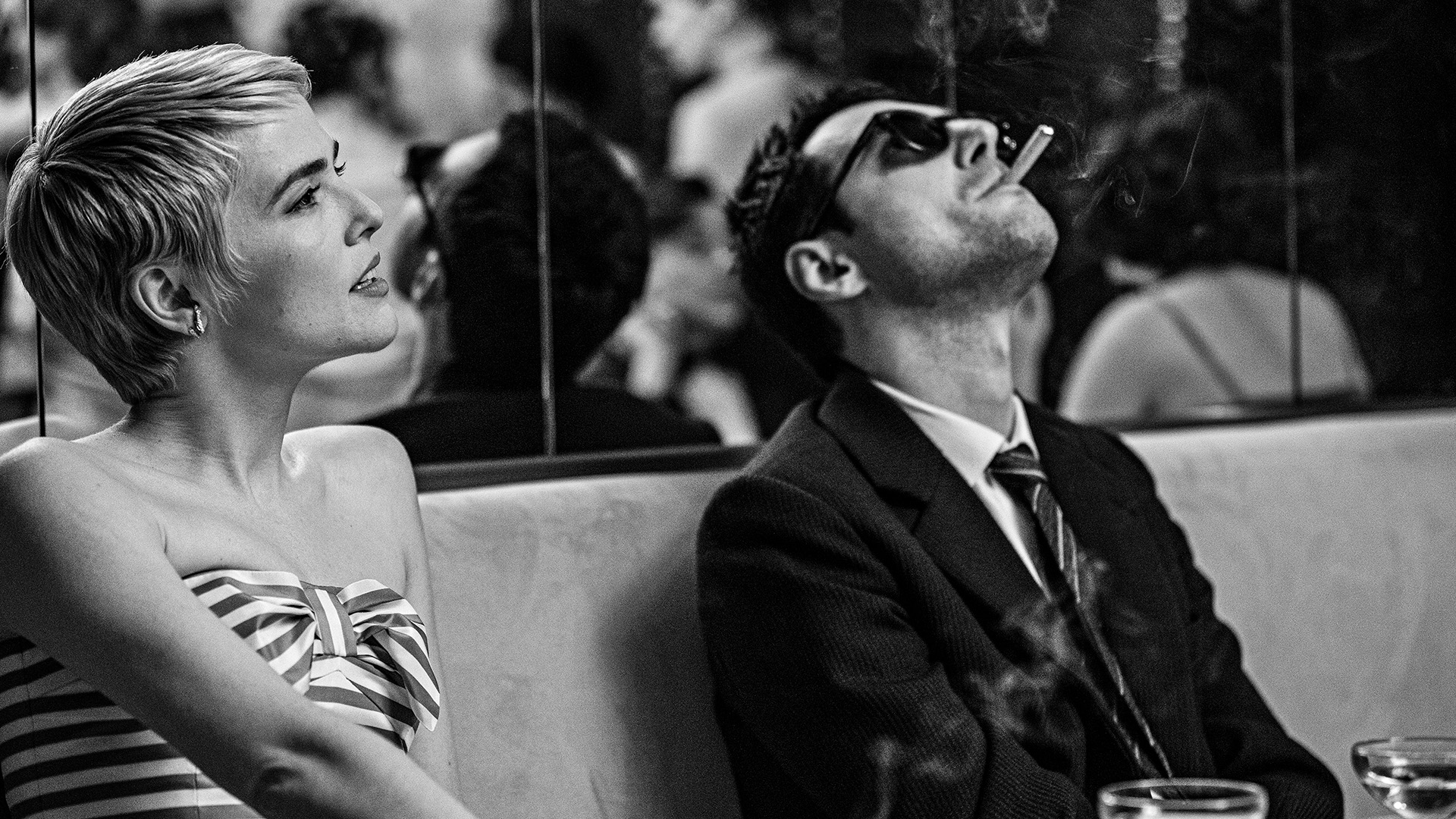 Zoey Deutch as Jean Seberg and Guillaume Marbeck as Jean Luc Godard in Nouvelle Vague.