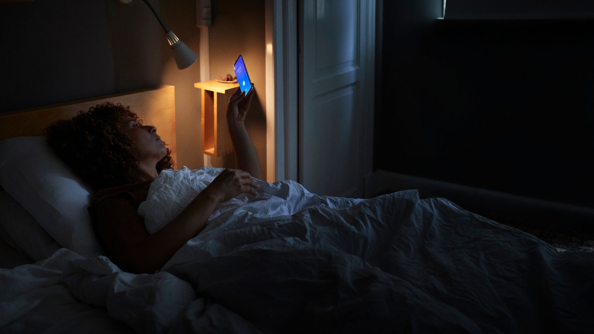 Woman waking up at 3 am