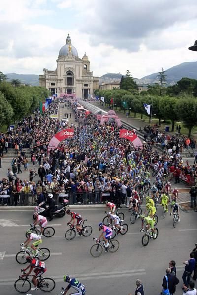 The peloton rolls off the start line in Assisi for stage 11.