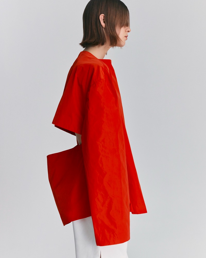 Lii, Back Slit Top