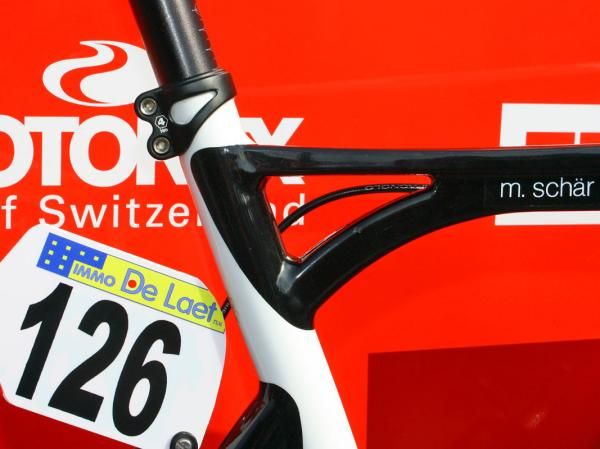 A clever paint job is meant to emulate the stock BMC SLX01's carbon-aluminum joint but there are nothing but TIG welds to see here.