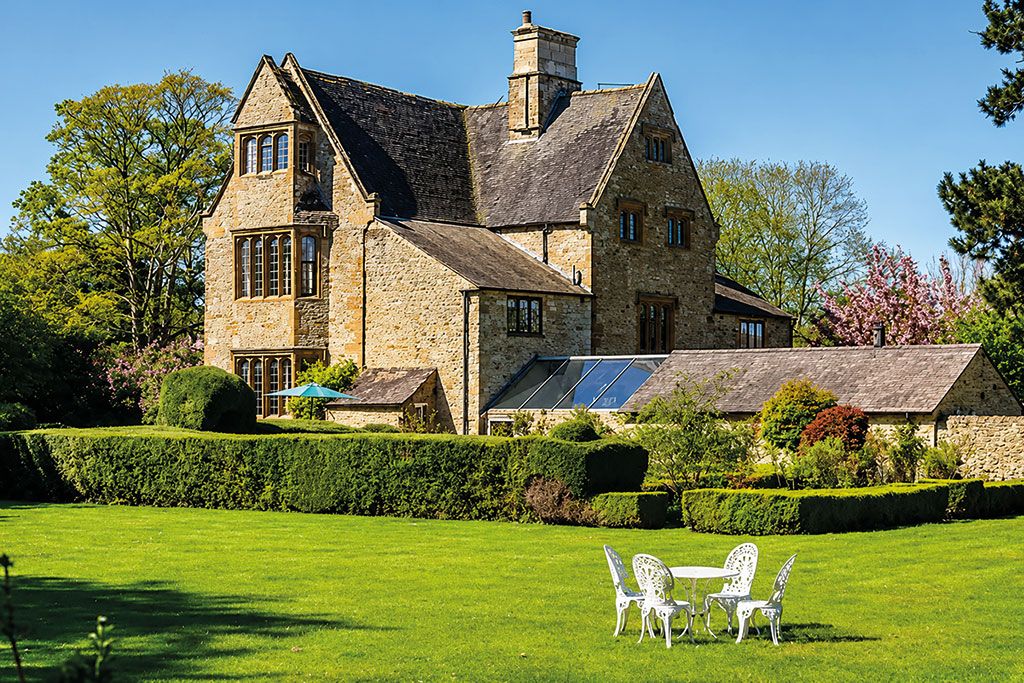 Properties for sale with home offices: Gayton Manor, Gayton, Northamptonshire
