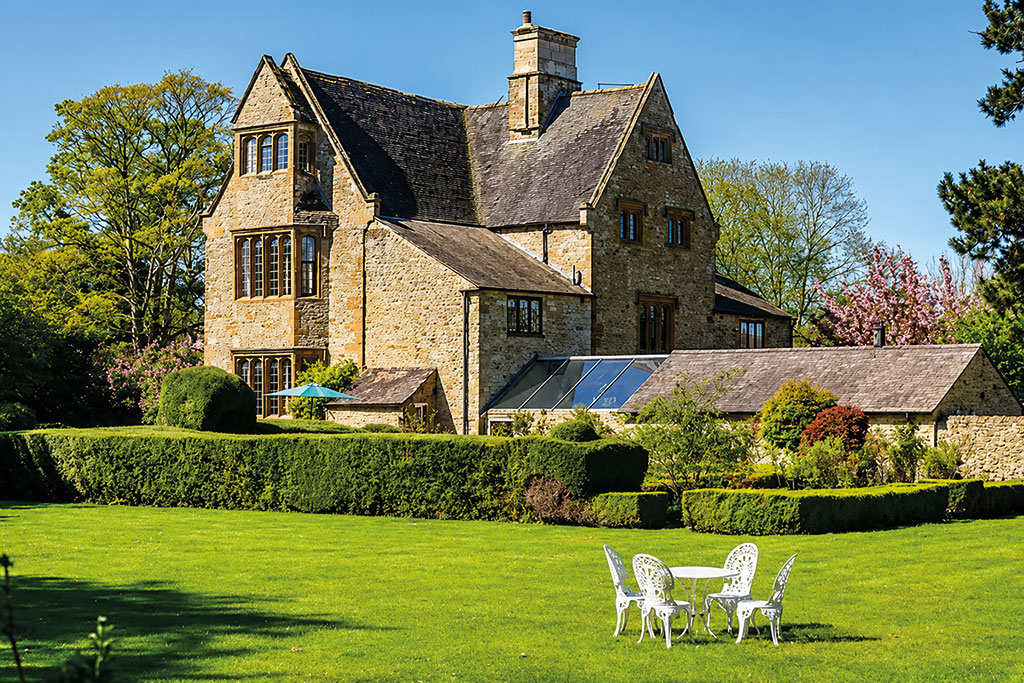 Properties for sale with home offices: Gayton Manor, Gayton, Northamptonshire