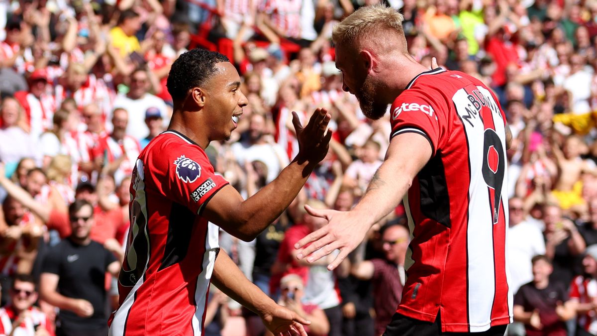 Cameron Archer (L) and Oliver McBurnie (R) celebrate a goal ahead of the Sheffield Utd vs Newcastle live stream