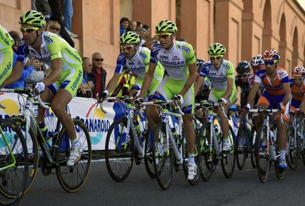 Liquigas-Cannondale riders push the pace in the peloton.