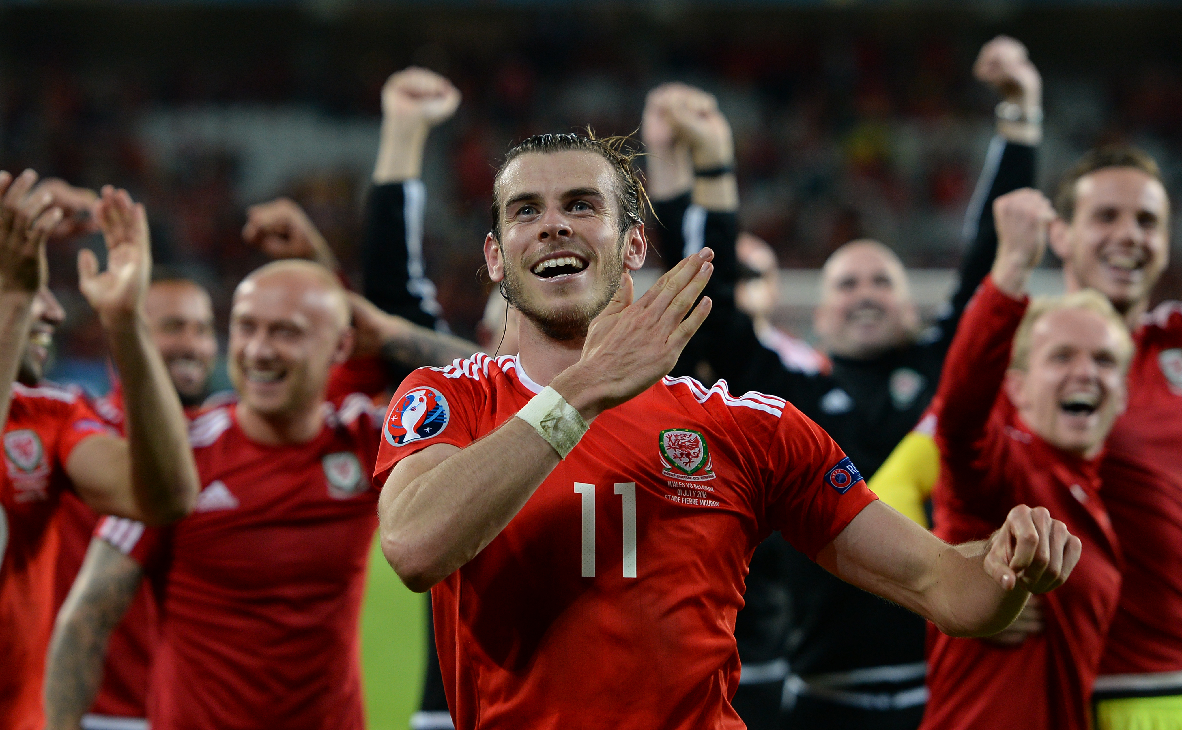 Gareth Bale comemora depois de ajudar o País de Gales a derrotar a tão sonhada Bélgica nas quartas-de-final do Euro 2016