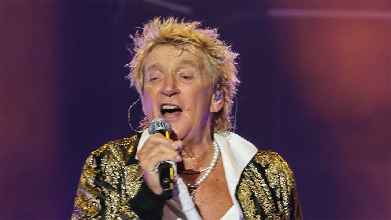 Rod Stewart onstage