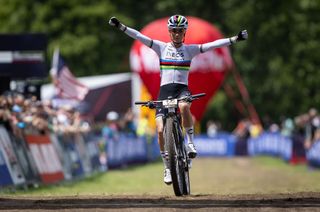 UCI MTB World Cup Val di Sole: World Champion Pauline Ferrand-Prévot solos to victory