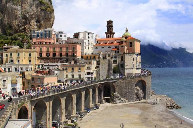 The peloton on the Amalfi coast