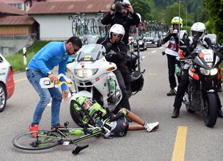 Moreno Moser crashes on stage four of the 2015 Tour de Suisse