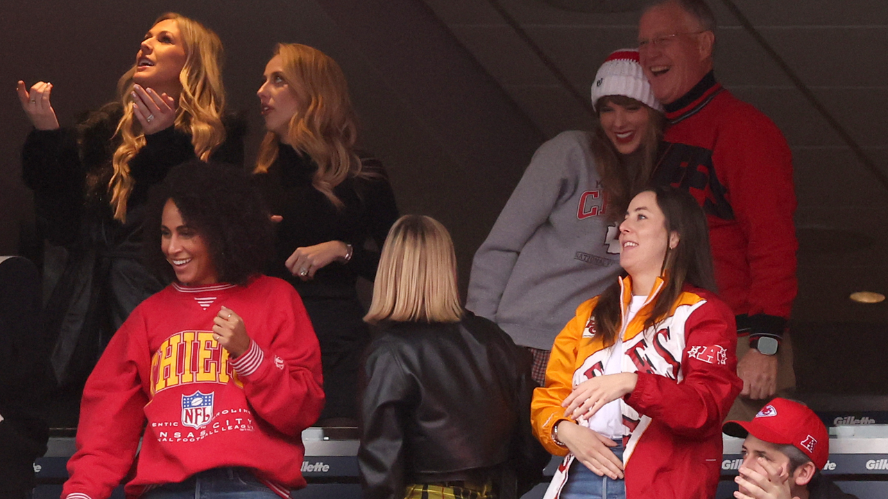  Brittany Mahomes looks on while Taylor Swift hugs Scott Kingsley Swift and Alana Haim cheers while the Kansas City Chiefs and the New England Patriots play