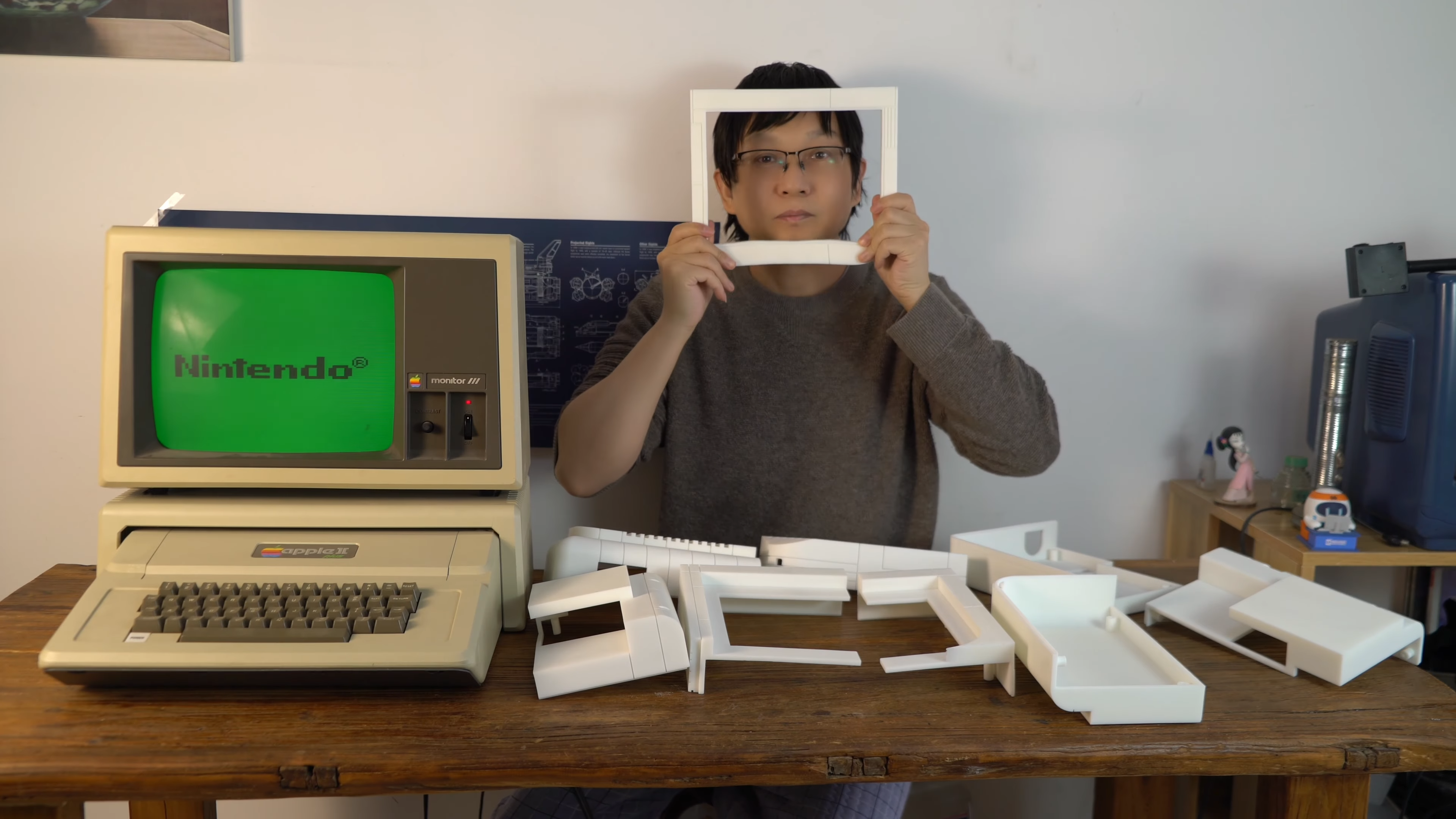 Putting together the giant Game Boy with an electroluminescent screen