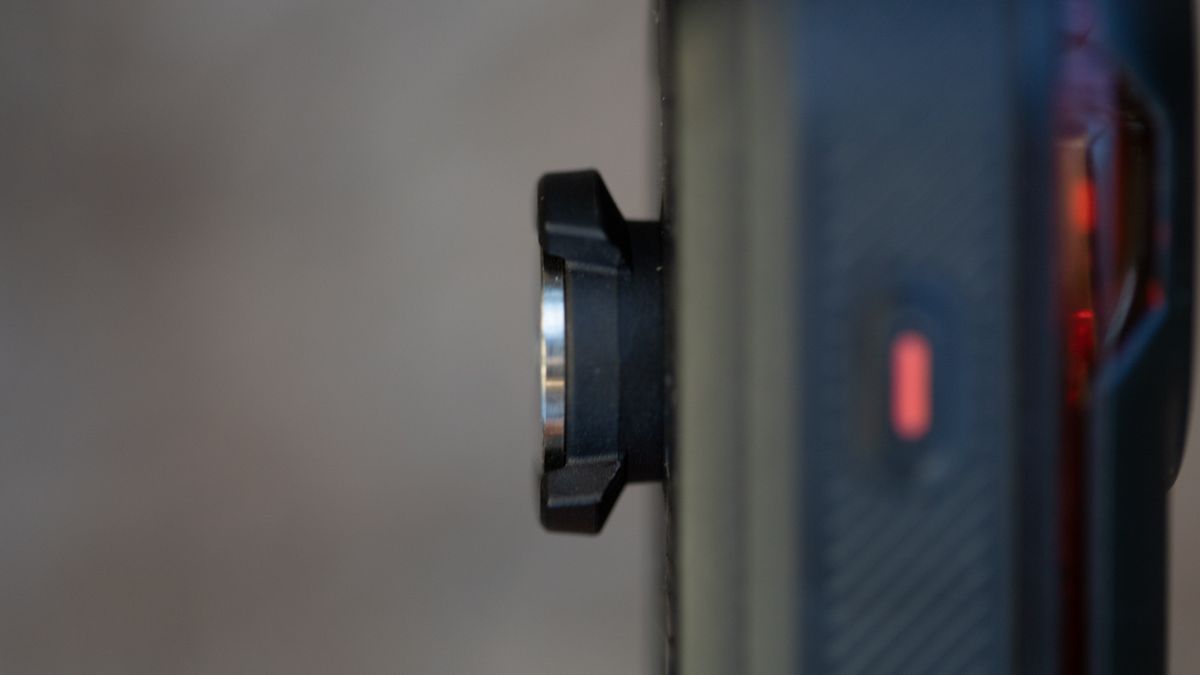 Garmin Varia RCT715 side view of mounting tabs