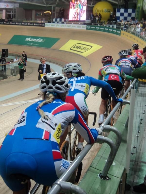 The riders await the start of the women's elimination race.