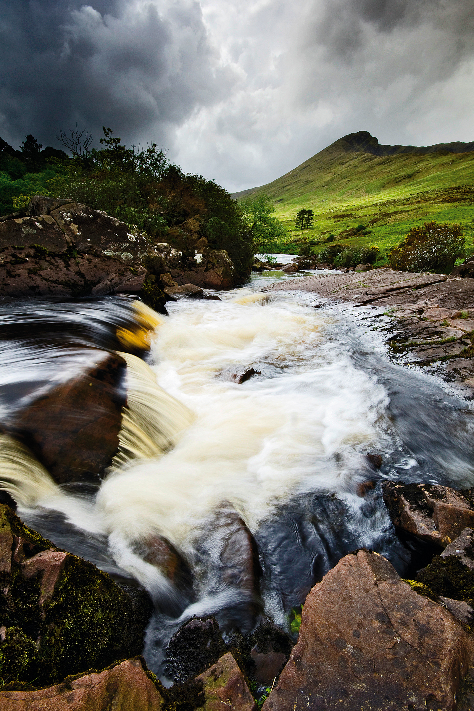 A 1/5 sec shutter speed was slow enough to produce the classic blurred effect on this fast-flowing waterfall