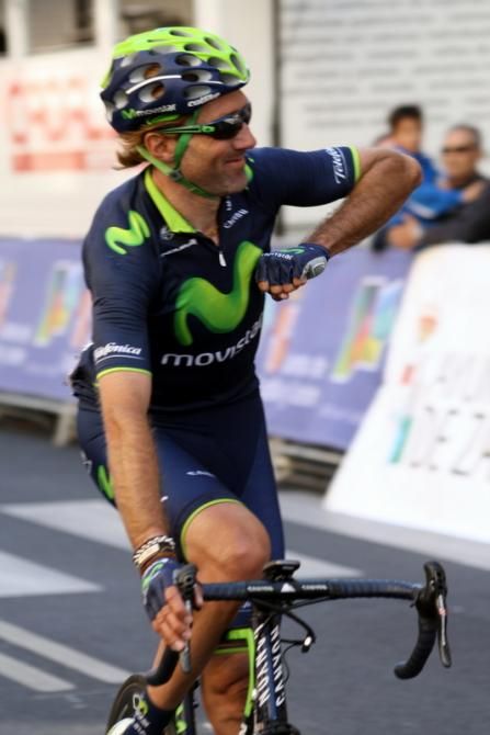Pablo Lastras (Movistar) greets Rojas during the podium ceremony