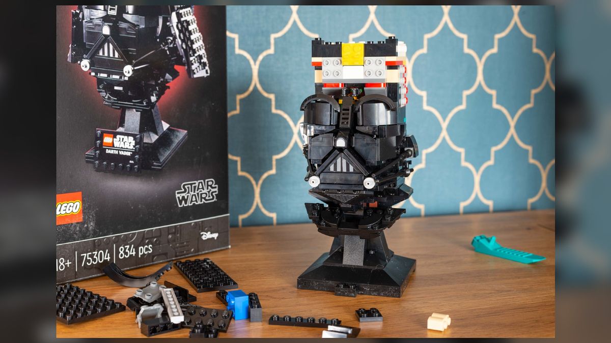 Lego Star Wars Darth Vader Helmet 75304_Build in progress 3_Mike Harris