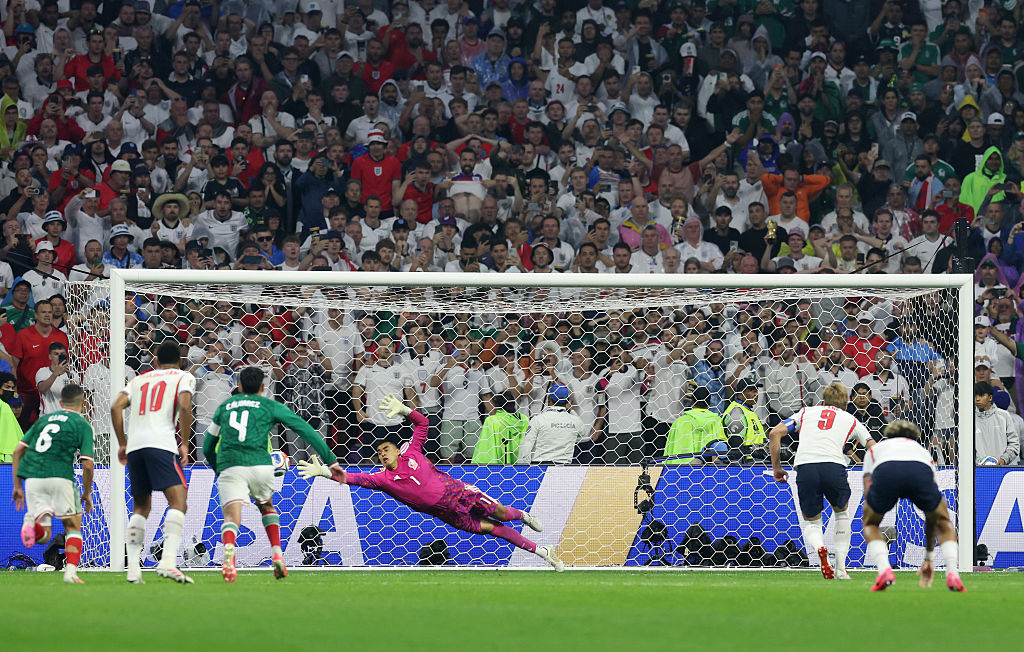 Harry Kane scored from the penalty spot to put England 3-1 up against Mexico